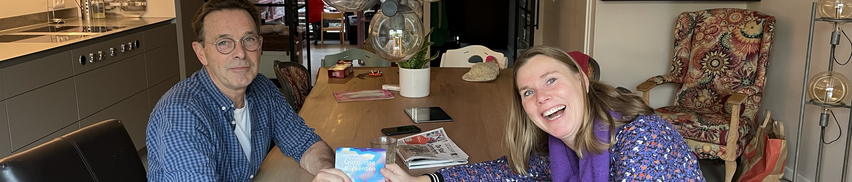 Peter Muilwijk neemt de Gorkumse Bliekenbon in ontvangst